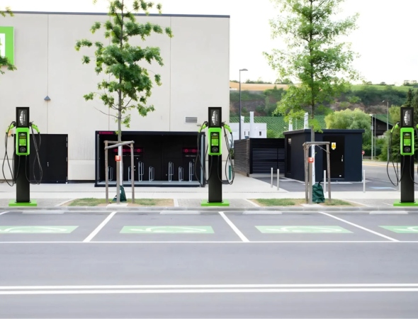 Зарядные станции ECOFACTOR: настенные и напольные решения для электромобилей