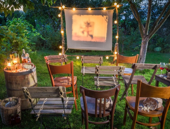 Кіно просто неба: як організувати перегляд із мінімальними витратами